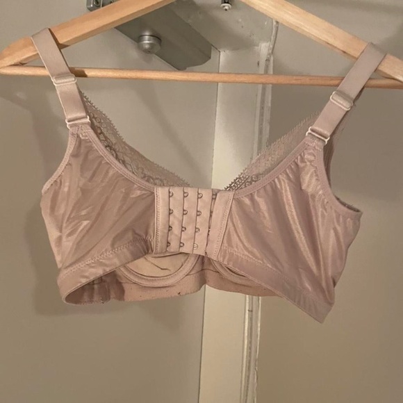 Lace bra - Picture 2 of 3